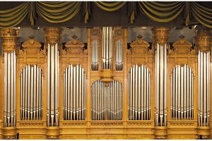 Классический музыкальный инструмент: орган