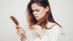 Как спасти выпадающие волосы? 
