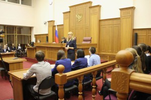 Как дистанционно участвовать в судебном процессе по недвижимости через видеосвязь: подробное руководство