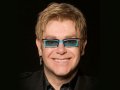 Elton John снова выступит в Москве